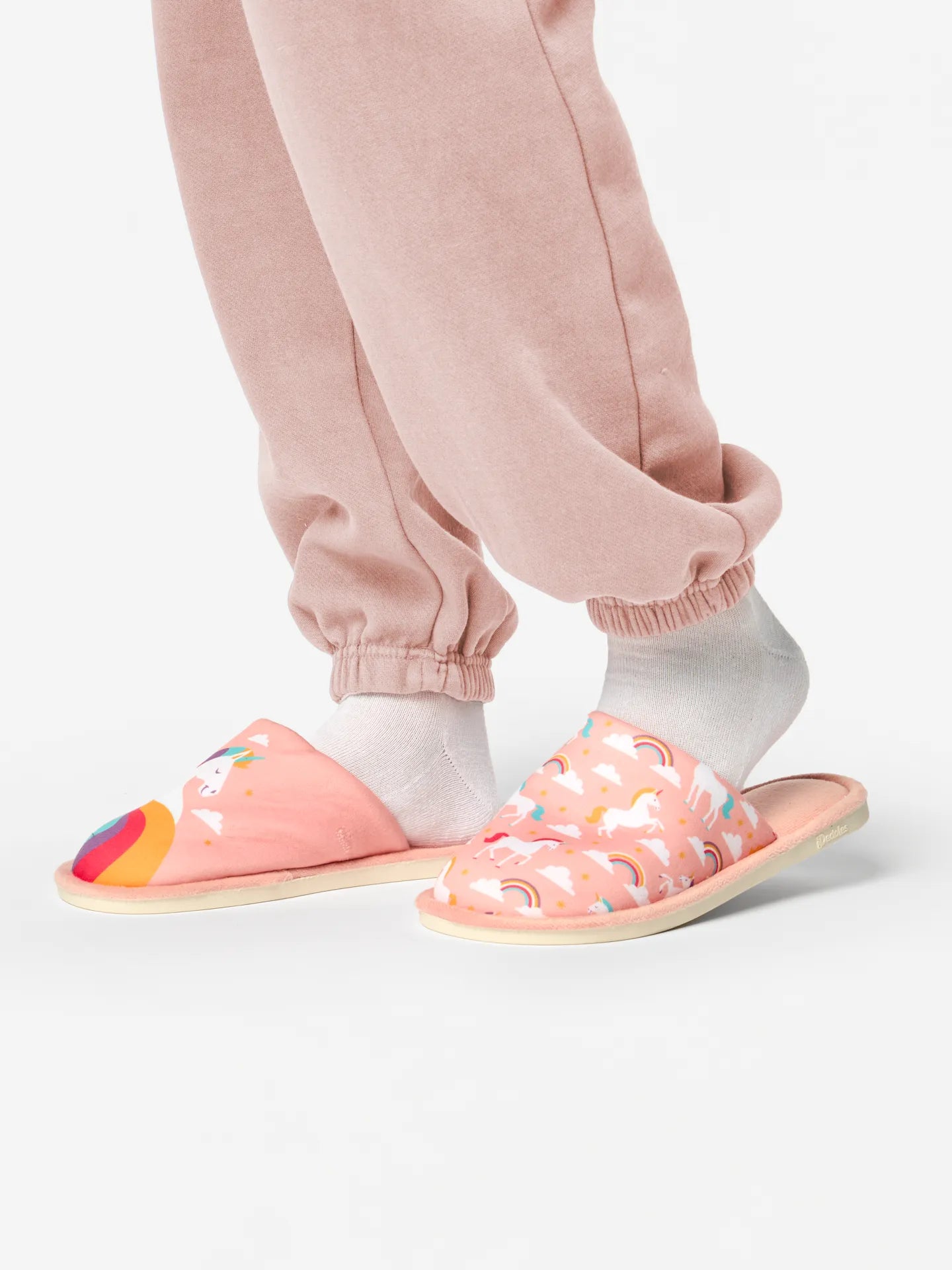 slippers-unicorn-in-the-clouds-8d/8dd7ce237dad77ddee975b4d7d6a273e4b3945ad